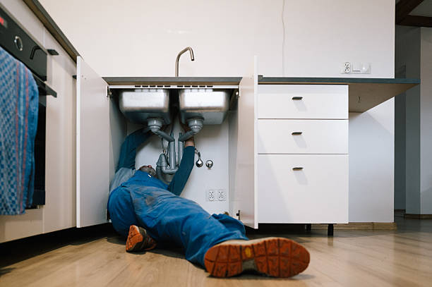 Professional Emergency Plumber technician working in Rockwell, AR